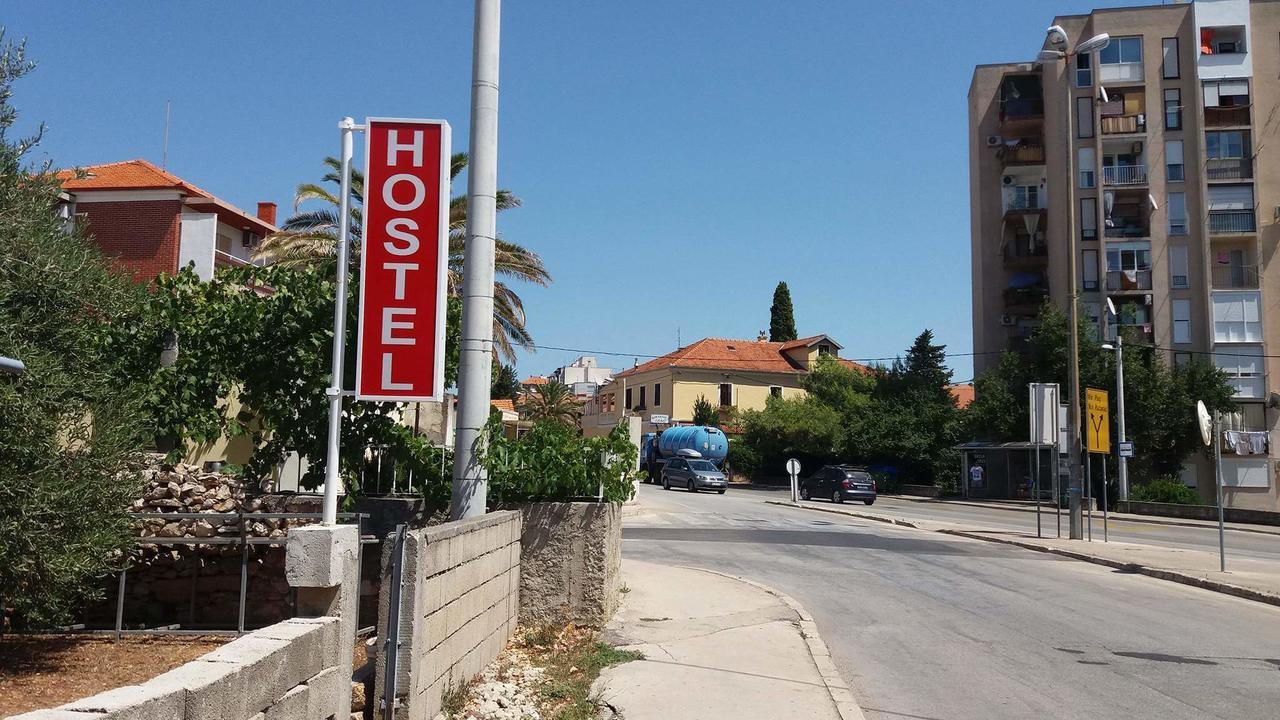 Hostel Melada Dom Zara Esterno foto